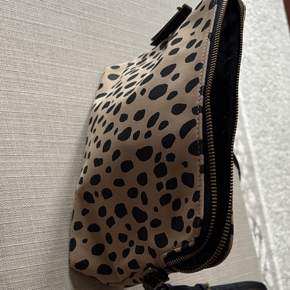 Universal Thread Tan and Black Crossbody Bag - Picture 2 of 3